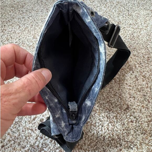 DAKINE JIVE mini purse/bag, adjustable strap; Canvas; Vintage; Gray with lace - Picture 6 of 9